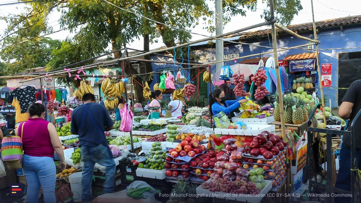 Puesto de mercado salvadoreño con granos básicos