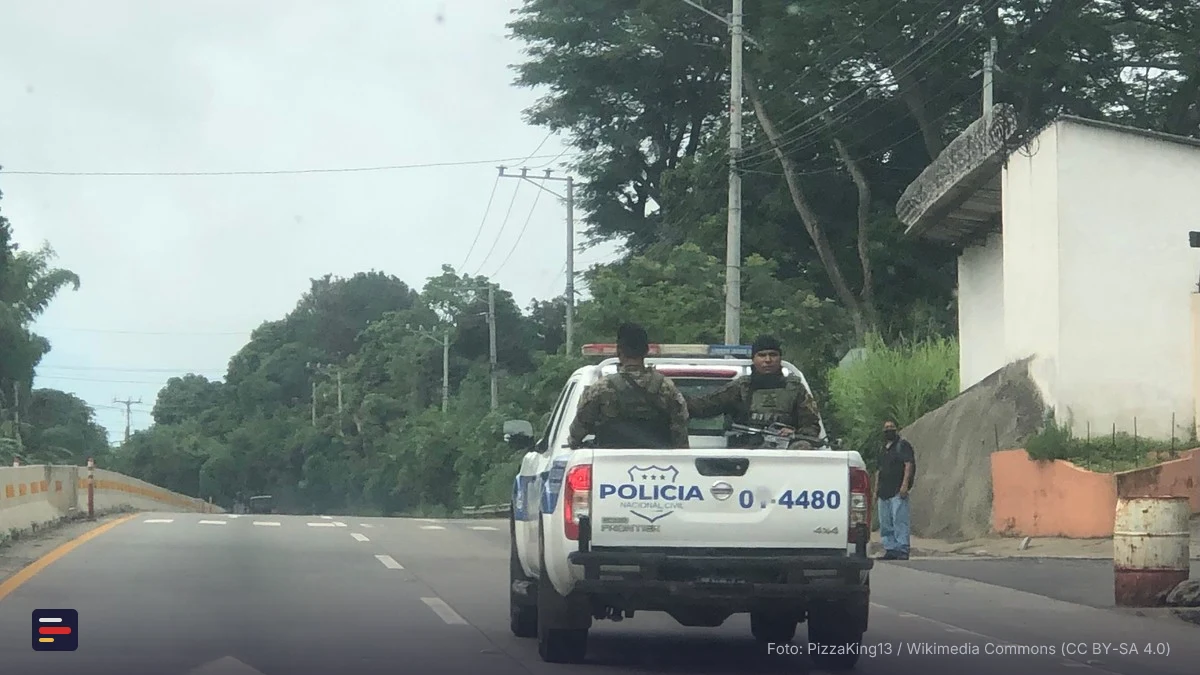 Patrulla policial salvadoreña durante el régimen de excepción