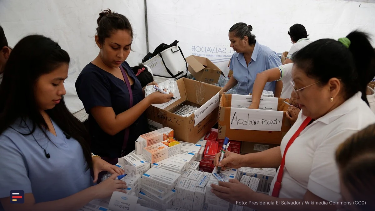 Brigada médica reparte medicamentos en evento comunitario en Chalchuapa