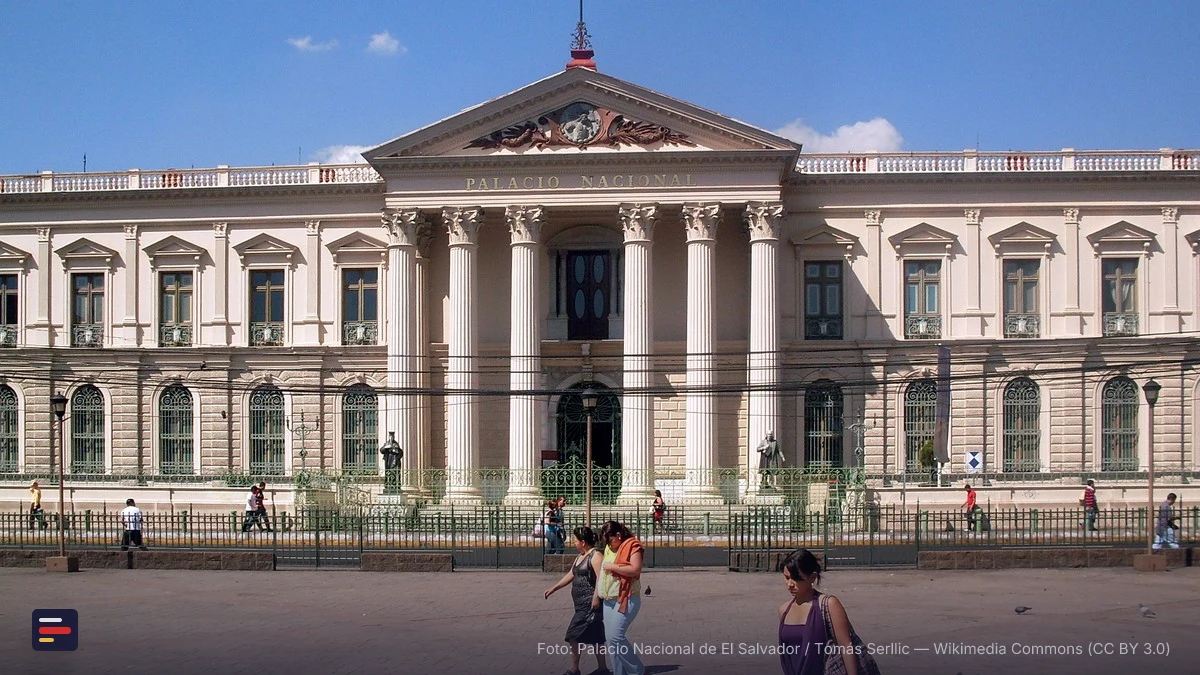 Palacio Nacional de El Salvador durante inauguración del Mes Cívico
